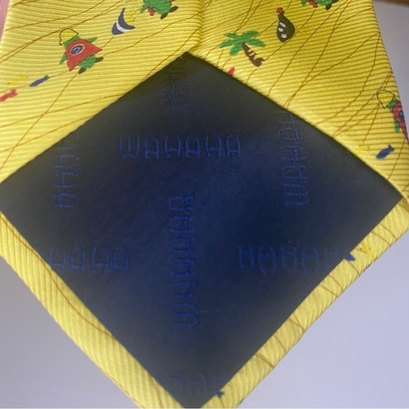 Wahaha Okinawa Goya Man Yellow Novelty Print 100% Silk Tie - Picture 6 of 7